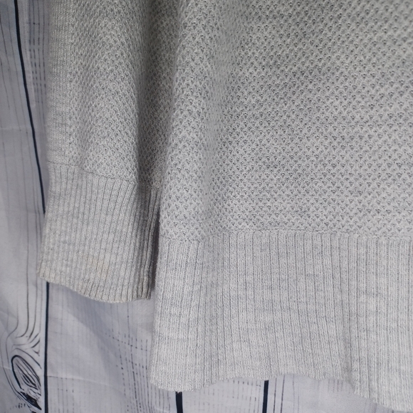American Eagle Light Gray Sweater - Picture 4 of 14
